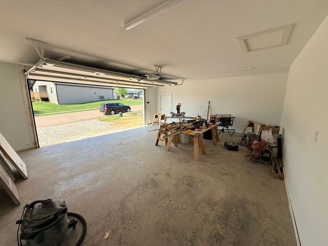 3406 Covington Drive, Davenport, IA 52806