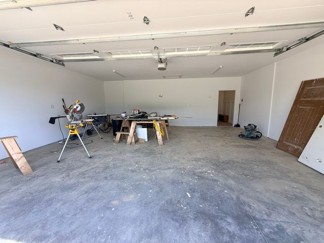 3406 Covington Drive, Davenport, IA 52806