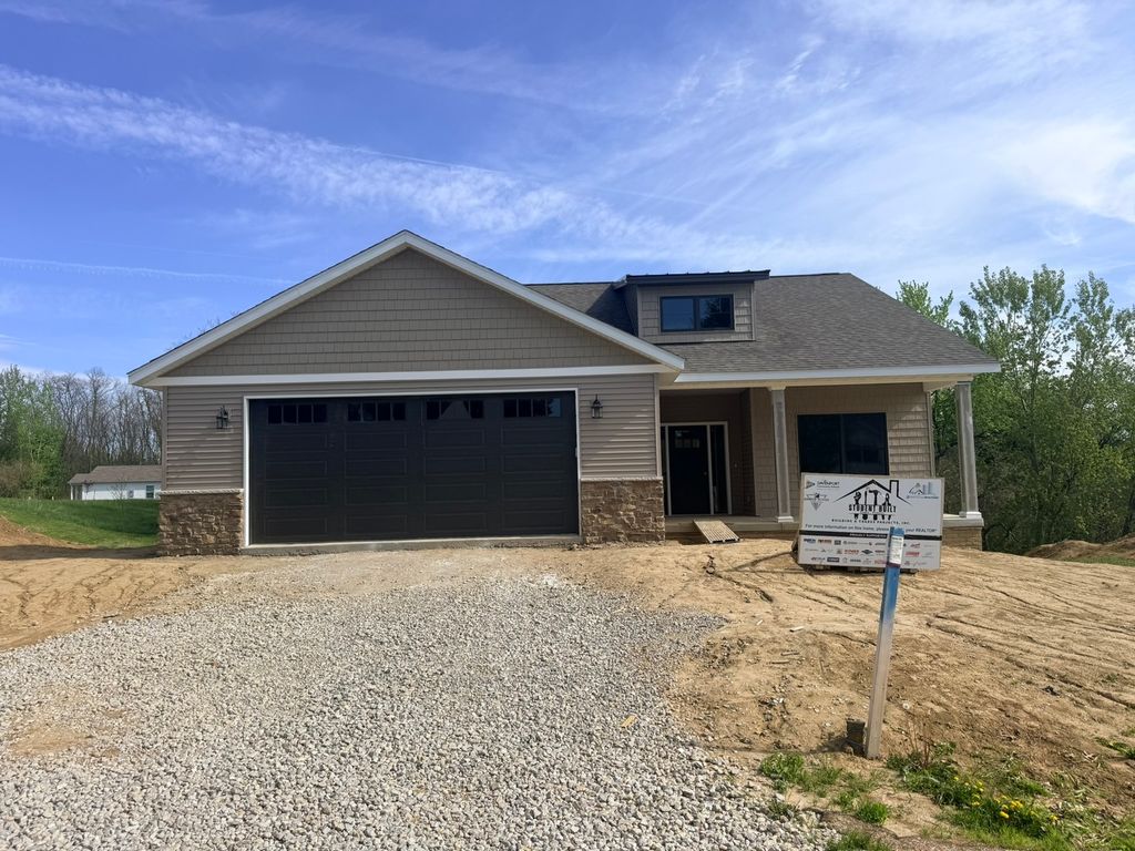 3406 Covington Drive, Davenport, IA 52806