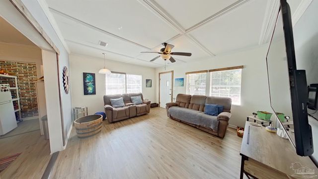 10 N Jamaica St, Pensacola, FL 32507