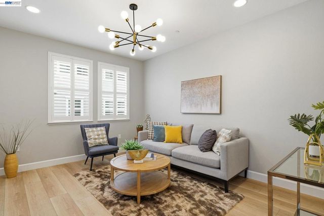 3941 Portola Cmn 6, Livermore, CA 94551