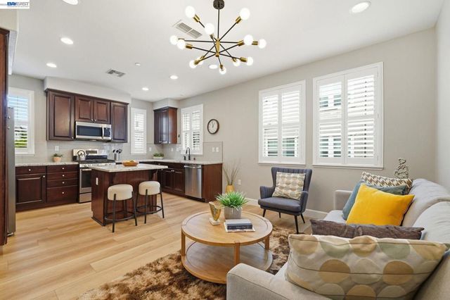 3941 Portola Cmn 6, Livermore, CA 94551