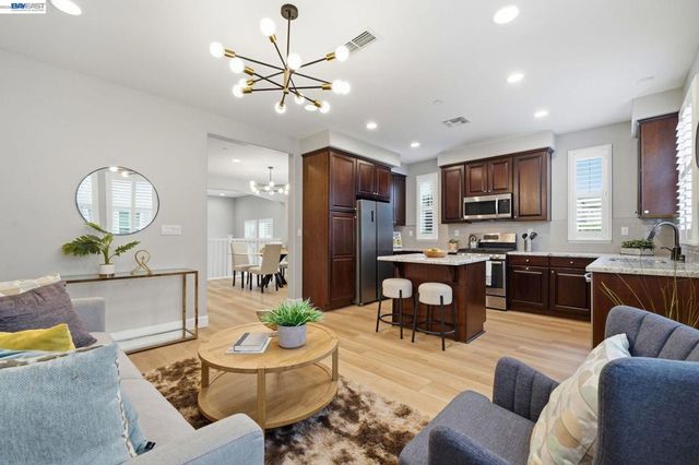 3941 Portola Cmn 6, Livermore, CA 94551