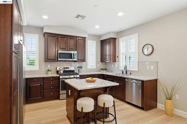 3941 Portola Cmn 6, Livermore, CA 94551