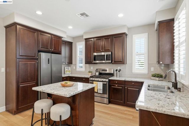 3941 Portola Cmn 6, Livermore, CA 94551