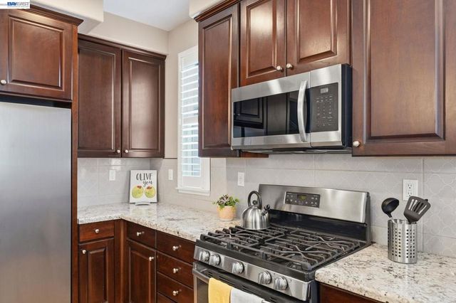 3941 Portola Cmn 6, Livermore, CA 94551