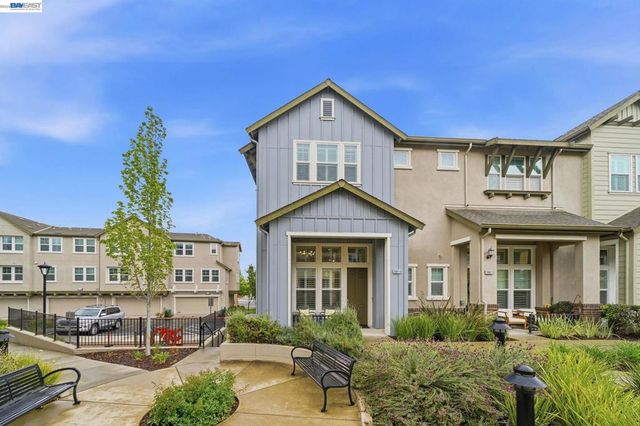 3941 Portola Cmn 6, Livermore, CA 94551