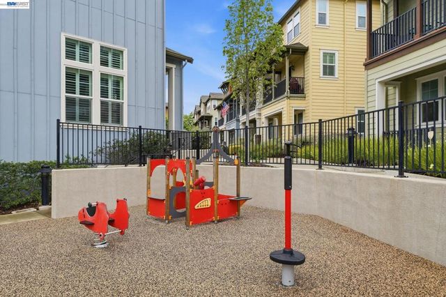 3941 Portola Cmn 6, Livermore, CA 94551