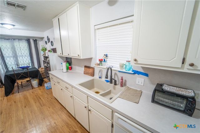 308 Fernwood Circle, Victoria, TX 77901