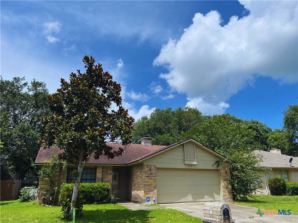 308 Fernwood Circle, Victoria, TX 77901