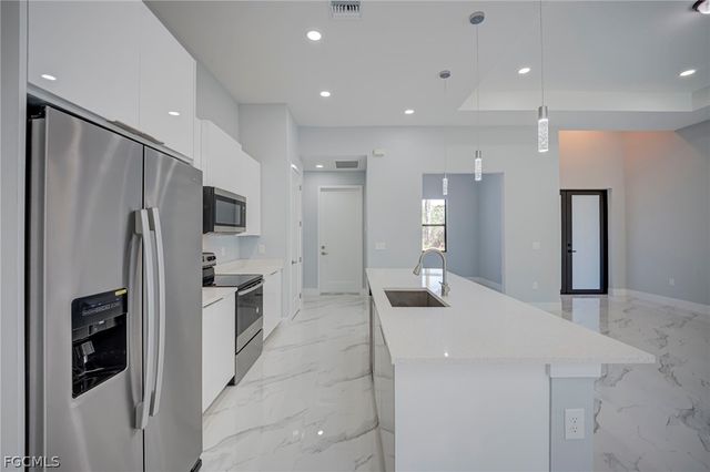 872 Spaulding ST E, Lehigh Acres, FL 33974