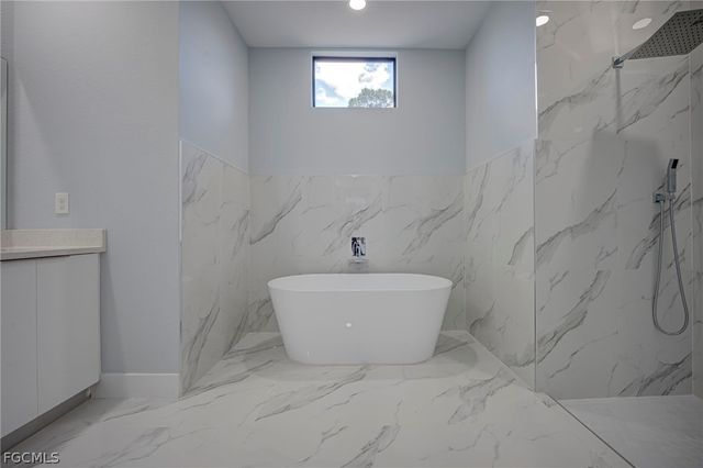 872 Spaulding ST E, Lehigh Acres, FL 33974