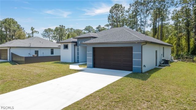 872 Spaulding ST E, Lehigh Acres, FL 33974