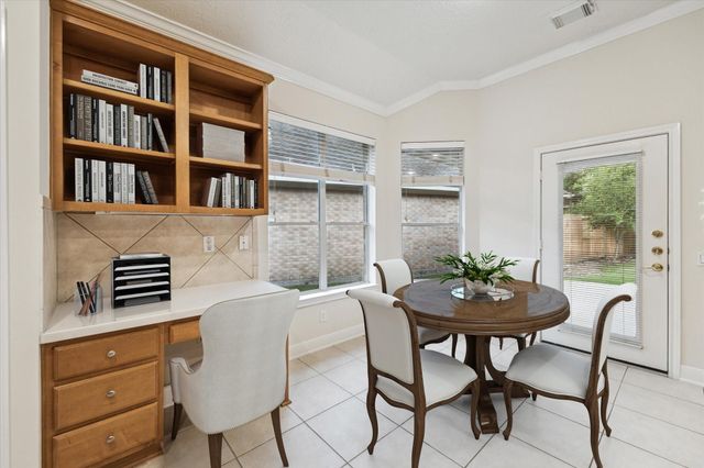10 Surrey Run Place, The Woodlands, TX 77384