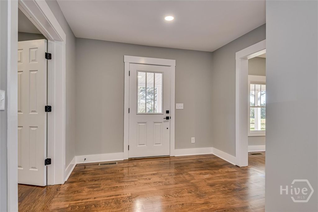 Image 6 of property listing at 267 Garrard Road, Washington, GA 30673