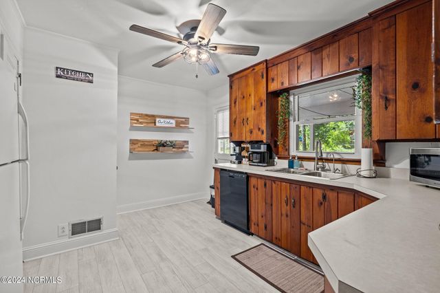 270 W Connecticut Avenue, Southern Pines, NC 28387