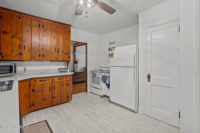 270 W Connecticut Avenue, Southern Pines, NC 28387