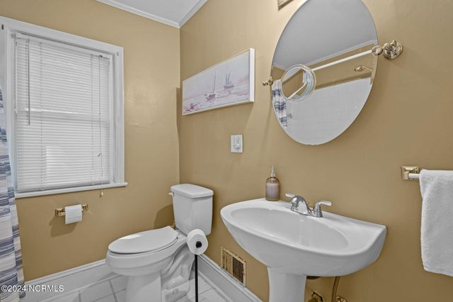 270 W Connecticut Avenue, Southern Pines, NC 28387