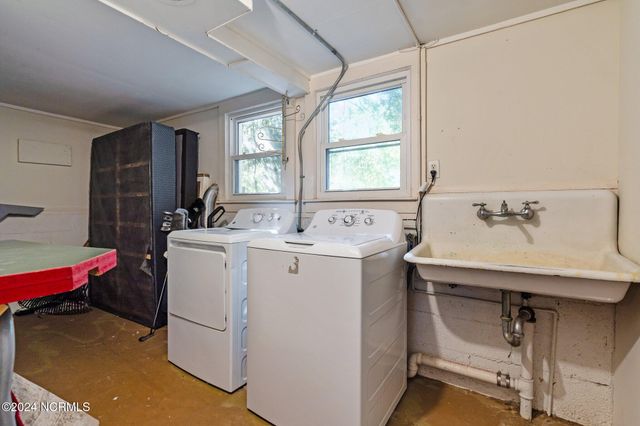 270 W Connecticut Avenue, Southern Pines, NC 28387