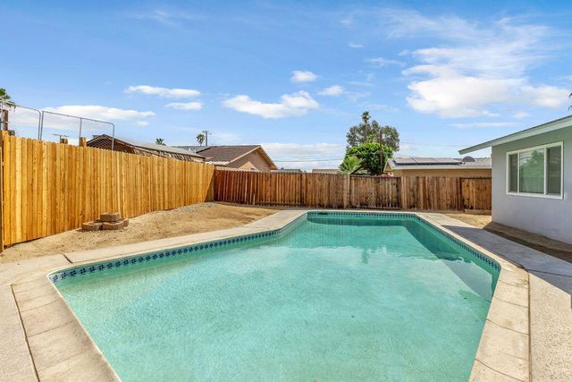 77300 Indiana Avenue, Palm Desert, CA 92211