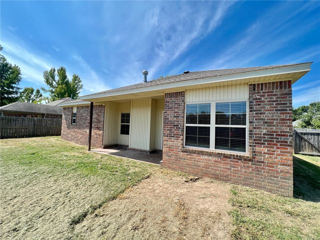 1276 S Blue Willow Avenue, Fayetteville, AR 72701