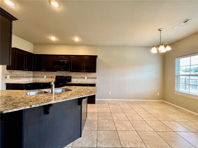 1276 S Blue Willow Avenue, Fayetteville, AR 72701