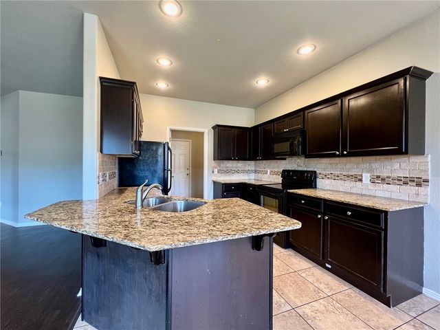 1276 S Blue Willow Avenue, Fayetteville, AR 72701