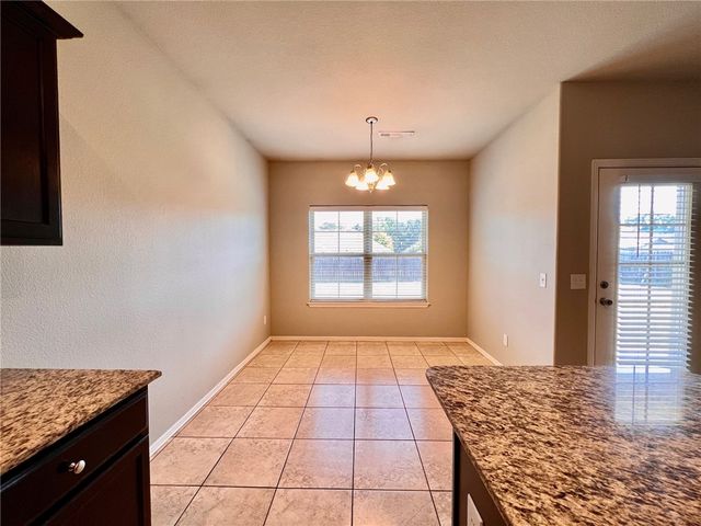 1276 S Blue Willow Avenue, Fayetteville, AR 72701