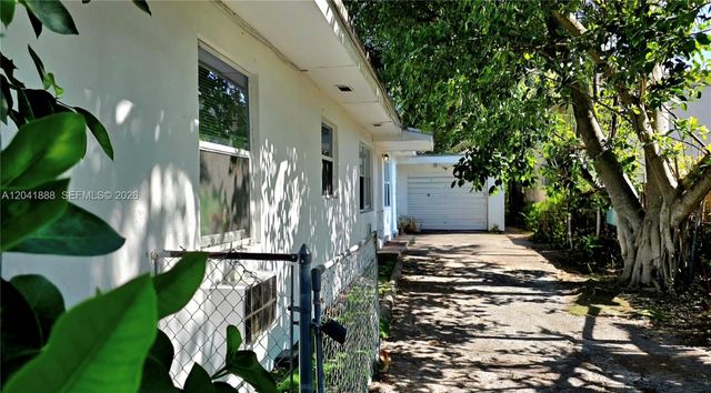 241 NW 32nd St, Miami, FL 33127