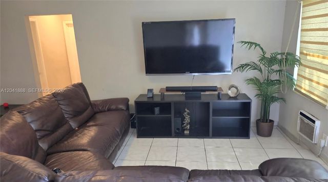 241 NW 32nd St, Miami, FL 33127