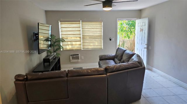 241 NW 32nd St, Miami, FL 33127