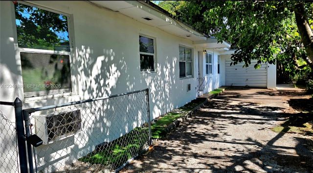 241 NW 32nd St, Miami, FL 33127