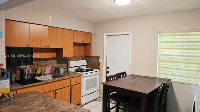 241 NW 32nd St, Miami, FL 33127