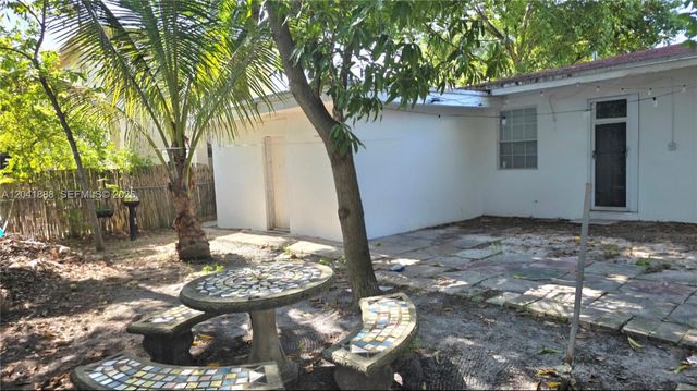 241 NW 32nd St, Miami, FL 33127