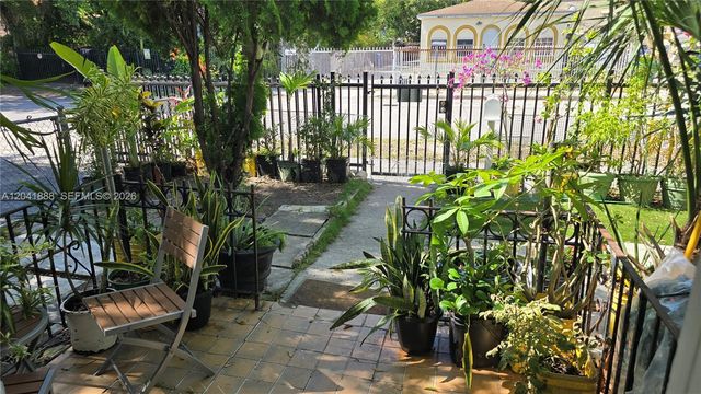 241 NW 32nd St, Miami, FL 33127