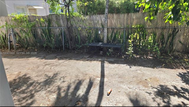 241 NW 32nd St, Miami, FL 33127