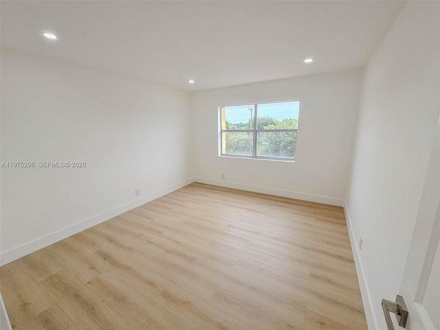 17911 NW 68th Ave O208, Hialeah, FL 33015