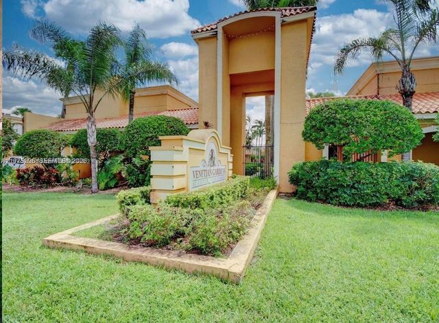 17911 NW 68th Ave O208, Hialeah, FL 33015