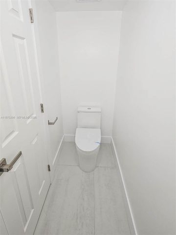 17911 NW 68th Ave O208, Hialeah, FL 33015