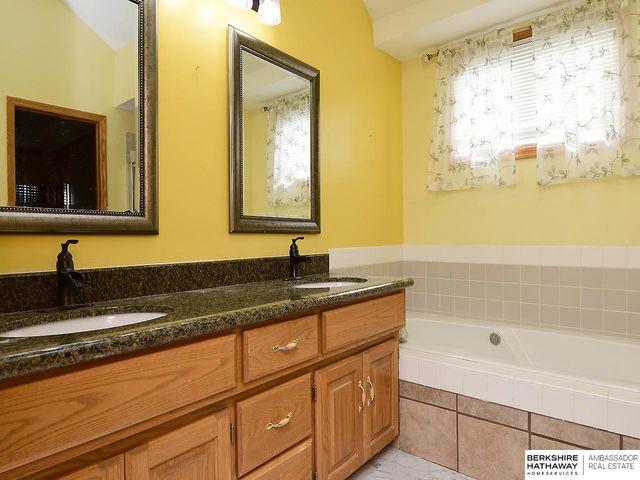 2505 Blackhawk Drive, Bellevue, NE 68123