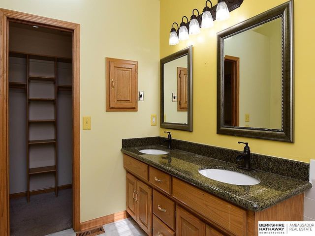 2505 Blackhawk Drive, Bellevue, NE 68123