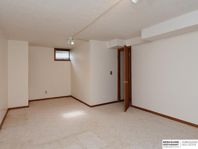 2505 Blackhawk Drive, Bellevue, NE 68123