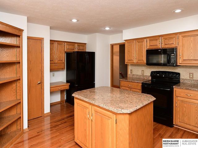 2505 Blackhawk Drive, Bellevue, NE 68123