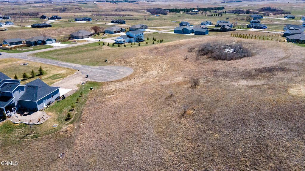 717 Branding Iron Drive, Bismarck, ND 58503 photo 10
