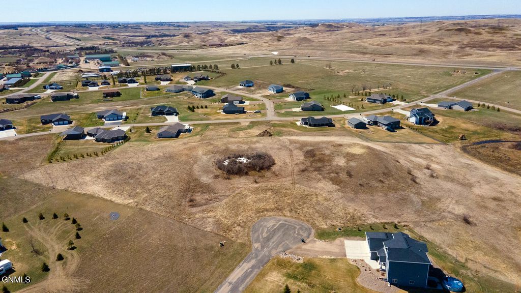 717 Branding Iron Drive, Bismarck, ND 58503 photo 13