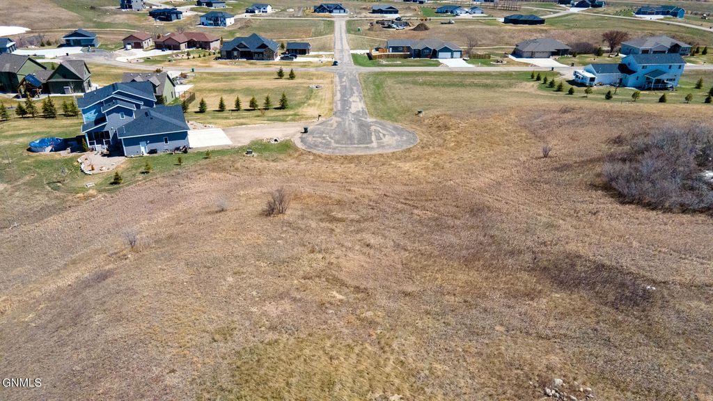 717 Branding Iron Drive, Bismarck, ND 58503 photo 9