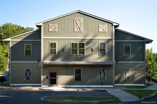 128 Vineyard Avenue 107, Highland, NY 12528