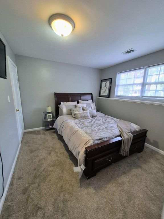 Image 9 of property listing at 9709 WOODYARD CIR, Upper Marlboro, MD 20772