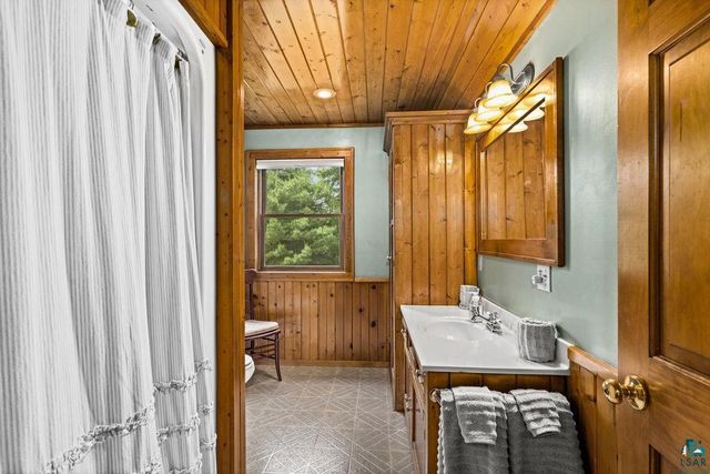 4822 E Tri Lakes Rd, Superior, WI 54880