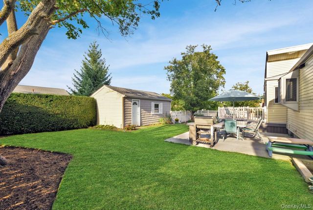 1040 4th Street, West Babylon, NY 11704